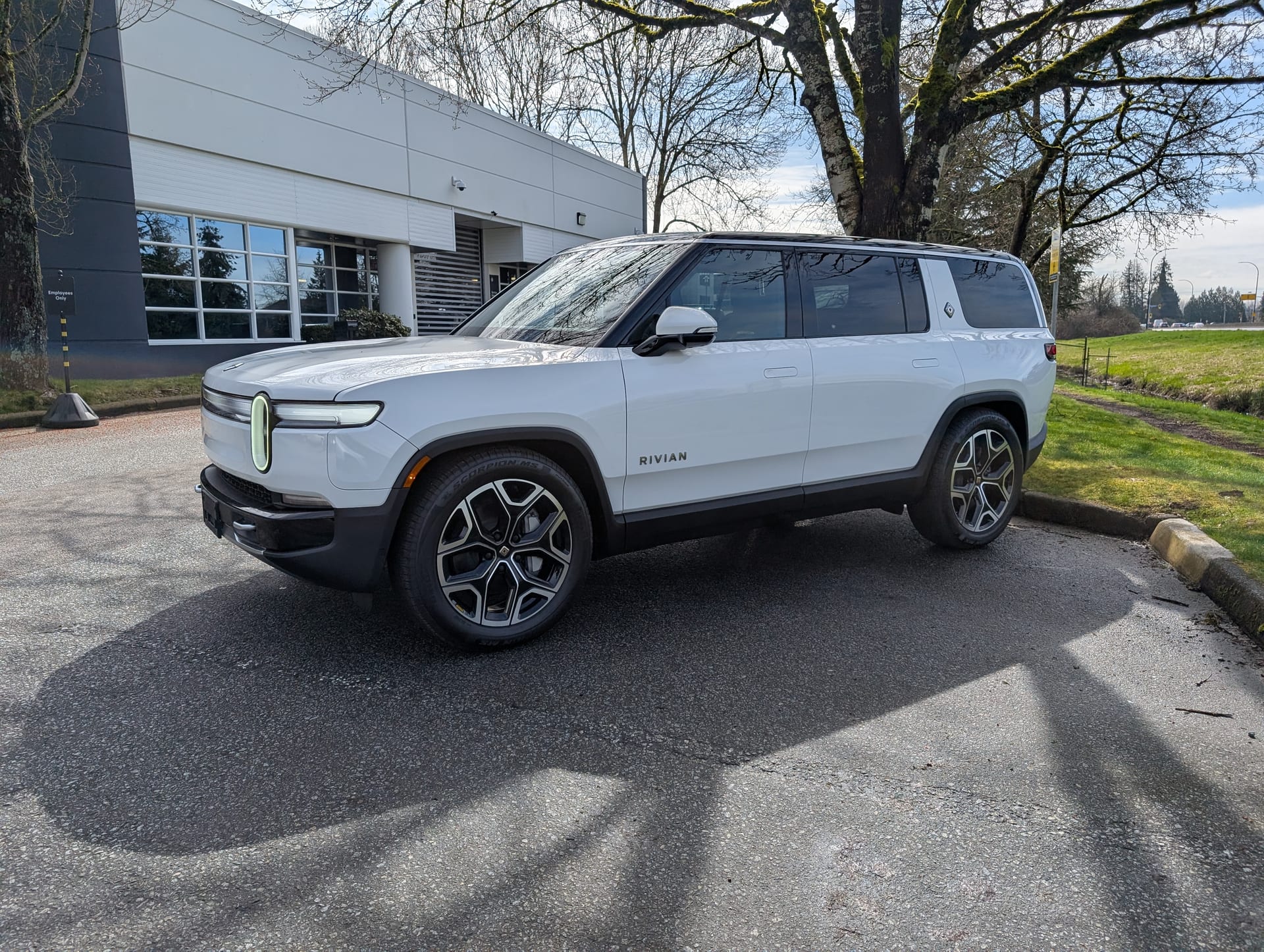 Rivian R1S Dual Large